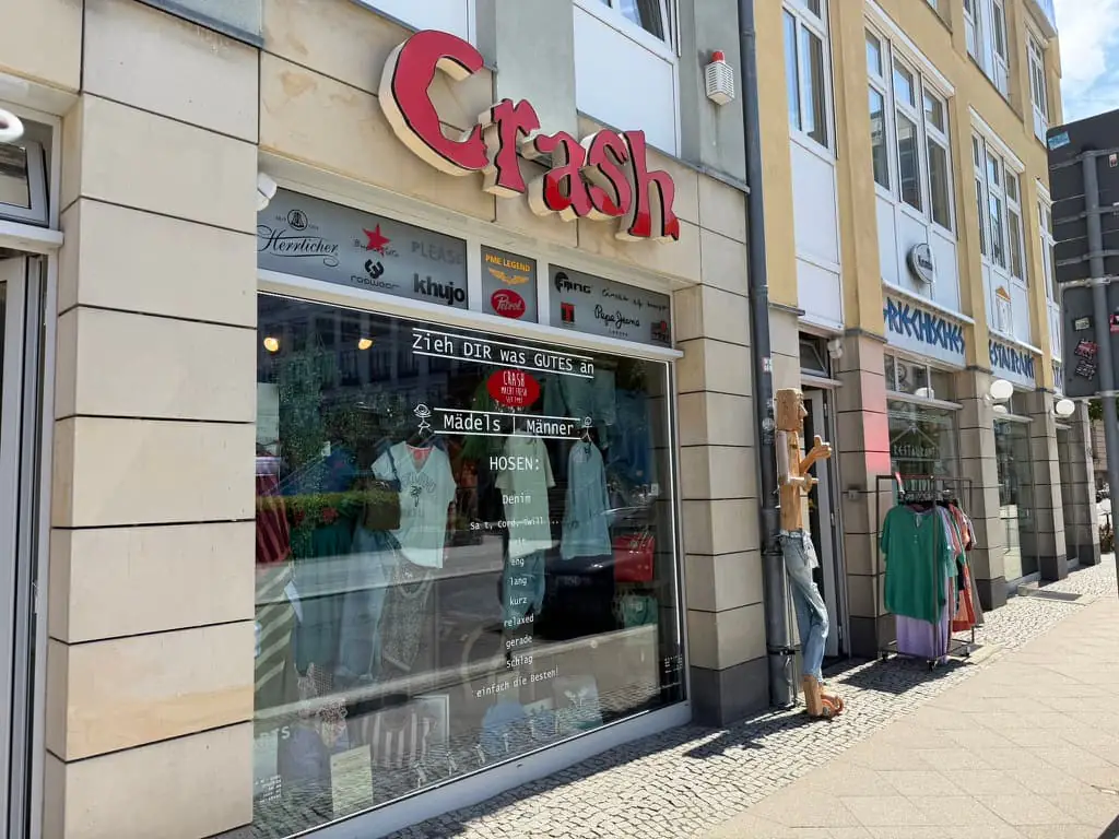 Außenansicht des Crash Stores in der Großen Scharrnstraße in Frankfurt Oder.